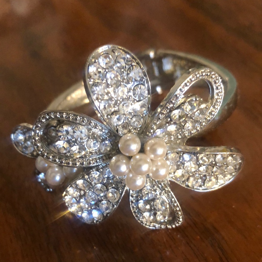 Rhinestone and pearl flower bracelet